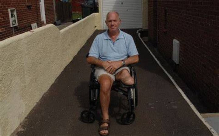 Disabled man falsely accused of shoplifting waits on Walmart apology