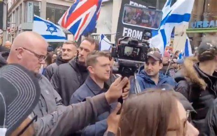 Lord Mann Tommy Robinson must be 'excluded at all times' from communal