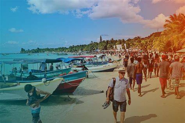 Understanding The Drinking Age In Roatan, Honduras